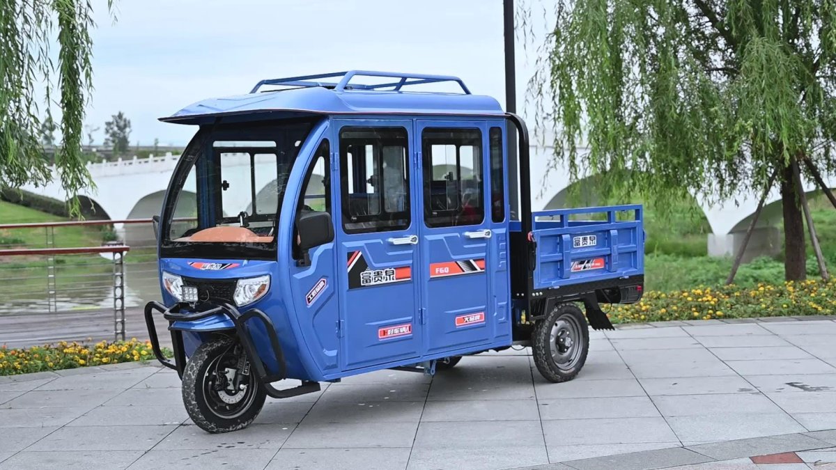 Грузовой трицикл с кабиной