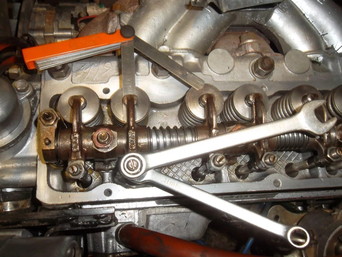 Регулировка клапанов ДВС Камминз 2.8