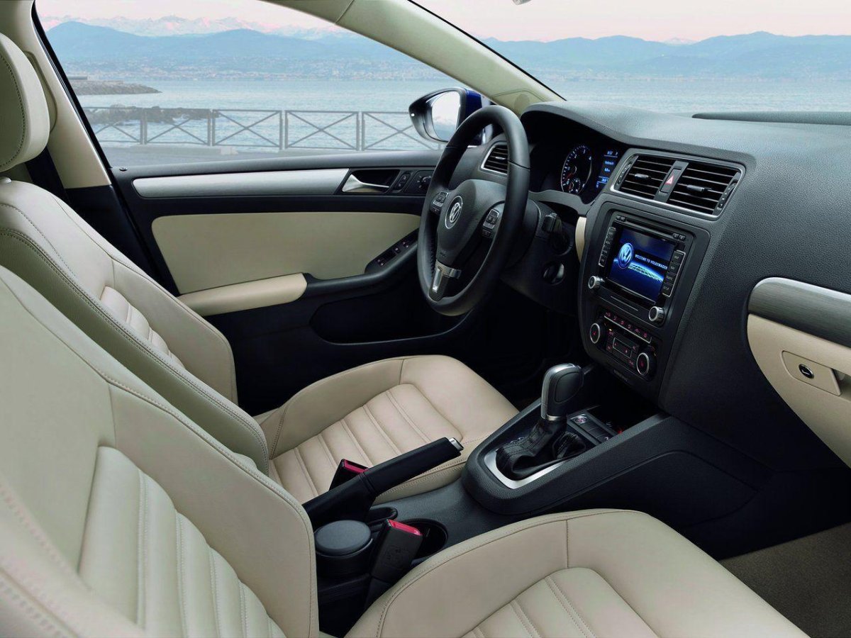 Фольксваген Джетта 2011 салон