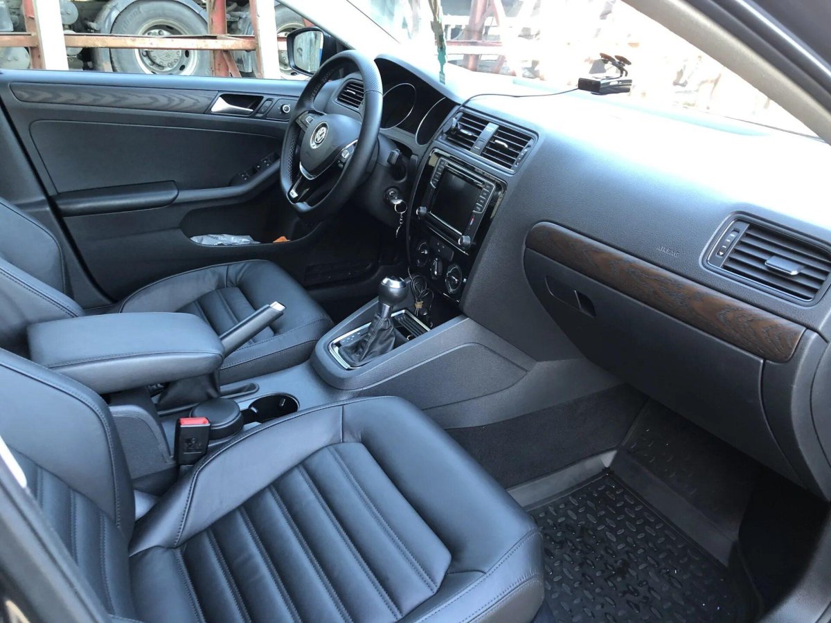 VW Jetta 6 салон