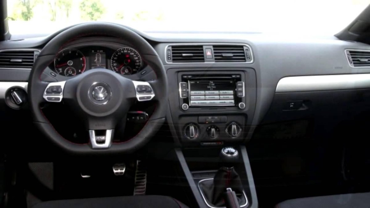 Фольксваген Джетта 2012 года салон