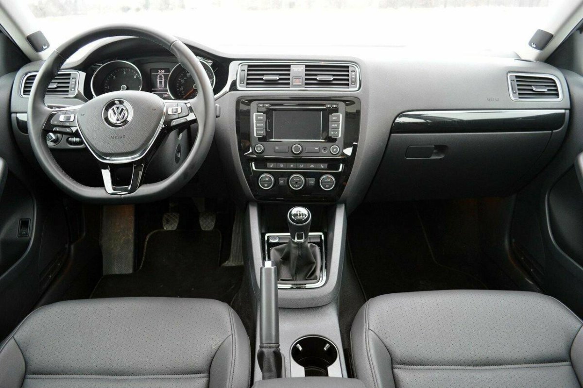 Volkswagen Jetta 2015 салон