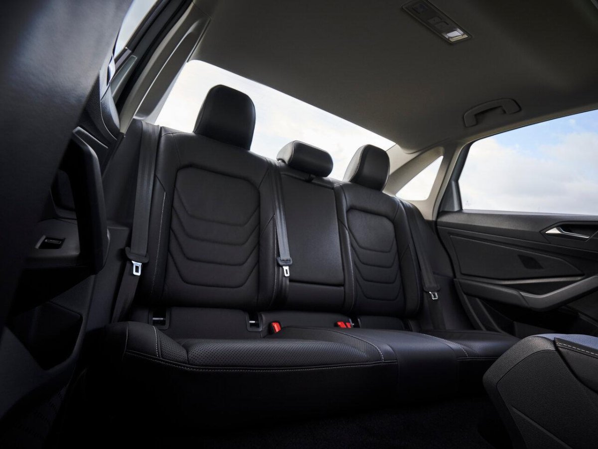 Volkswagen Jetta салон 2018 сзади