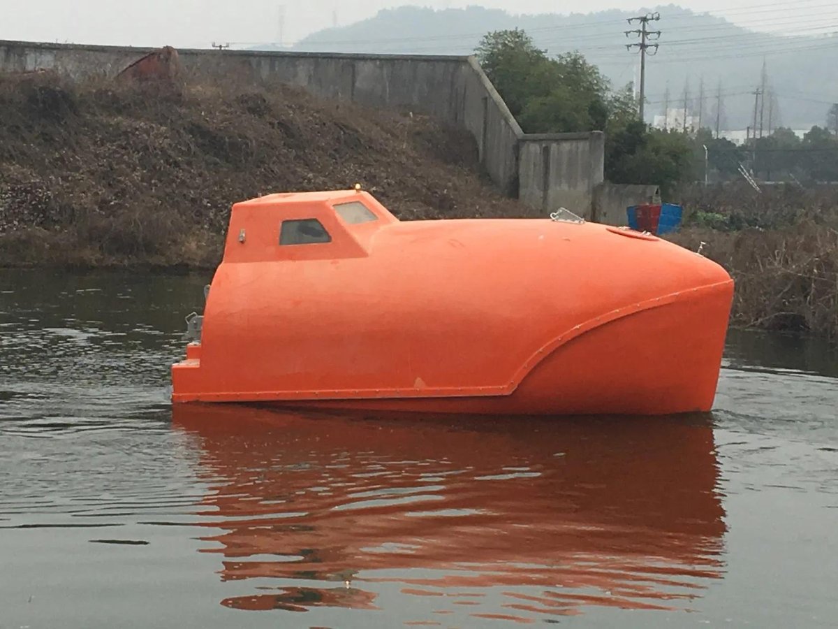 Закрытая лодка