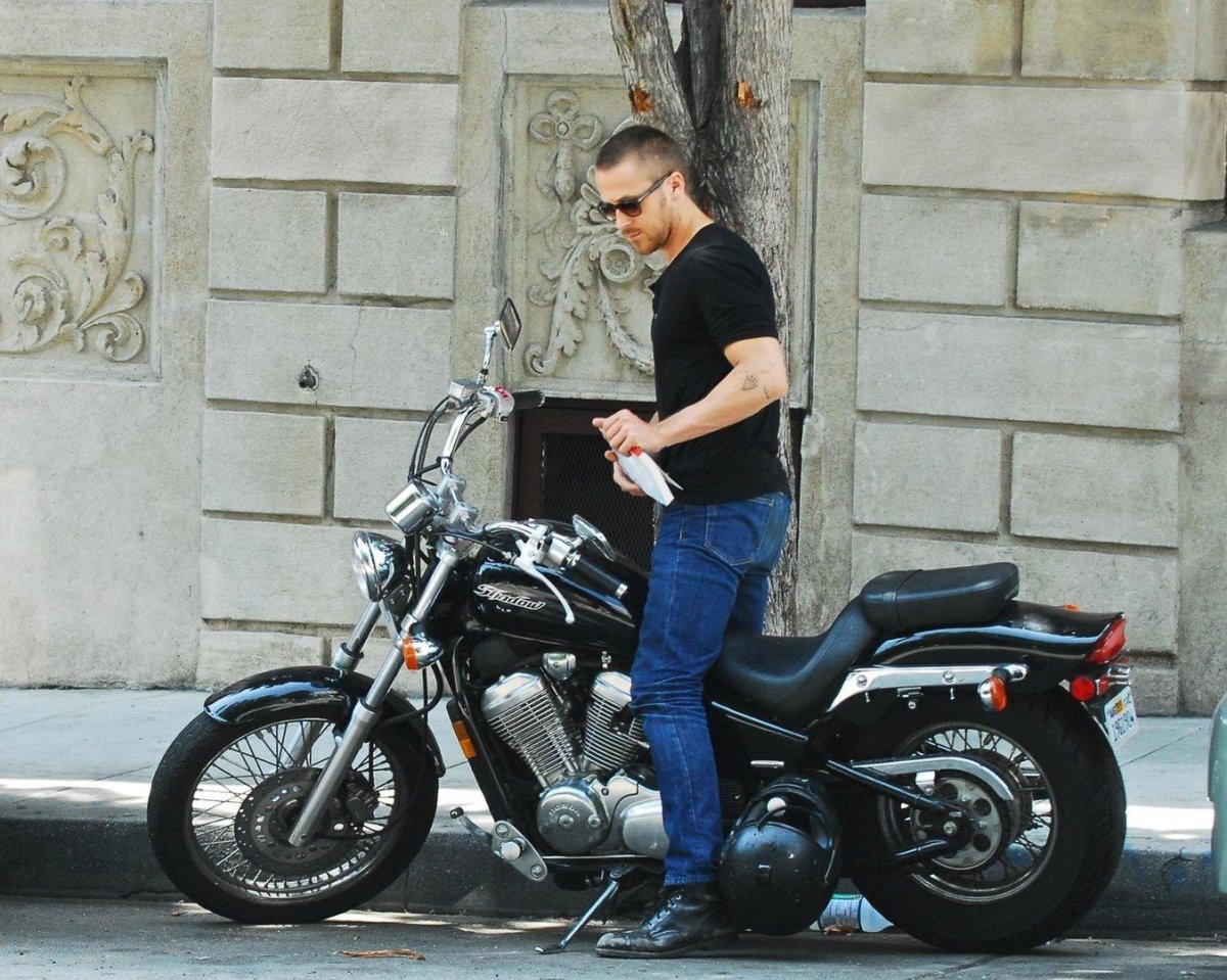 Райан Гослинг на мотоцикле