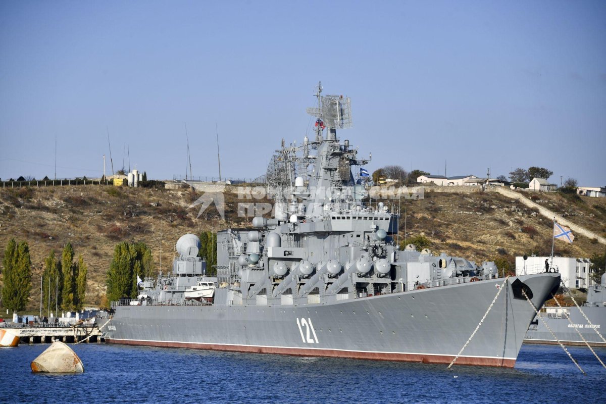 Флагман Черноморского флота крейсер Москва