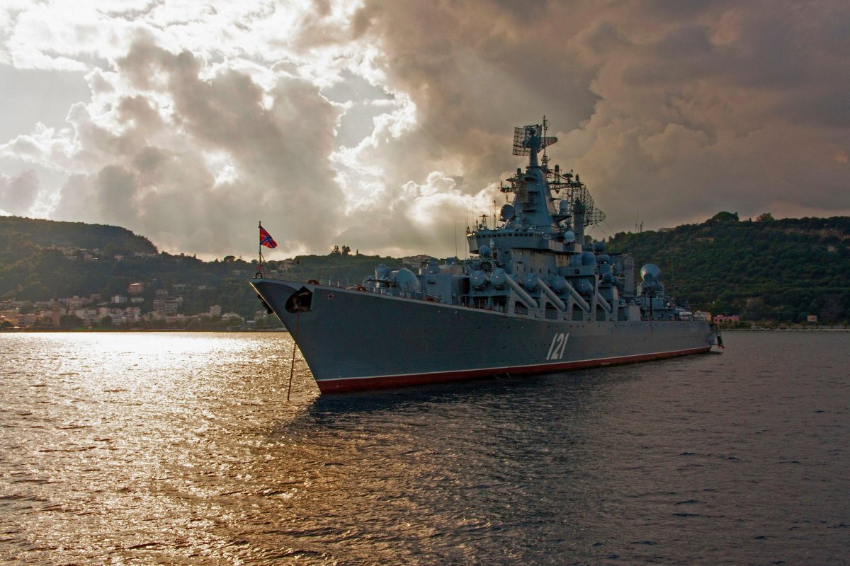 Варяг ракетный крейсер