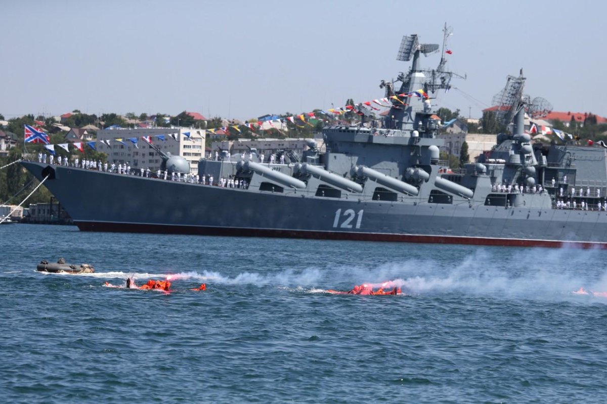 Флагман ЧФ ракетный крейсер Москва