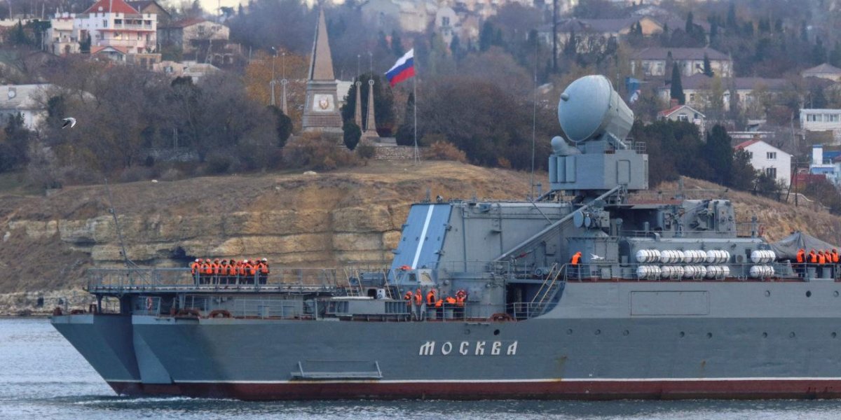 Ракетный крейсер Черноморского флота «Москва» затонул