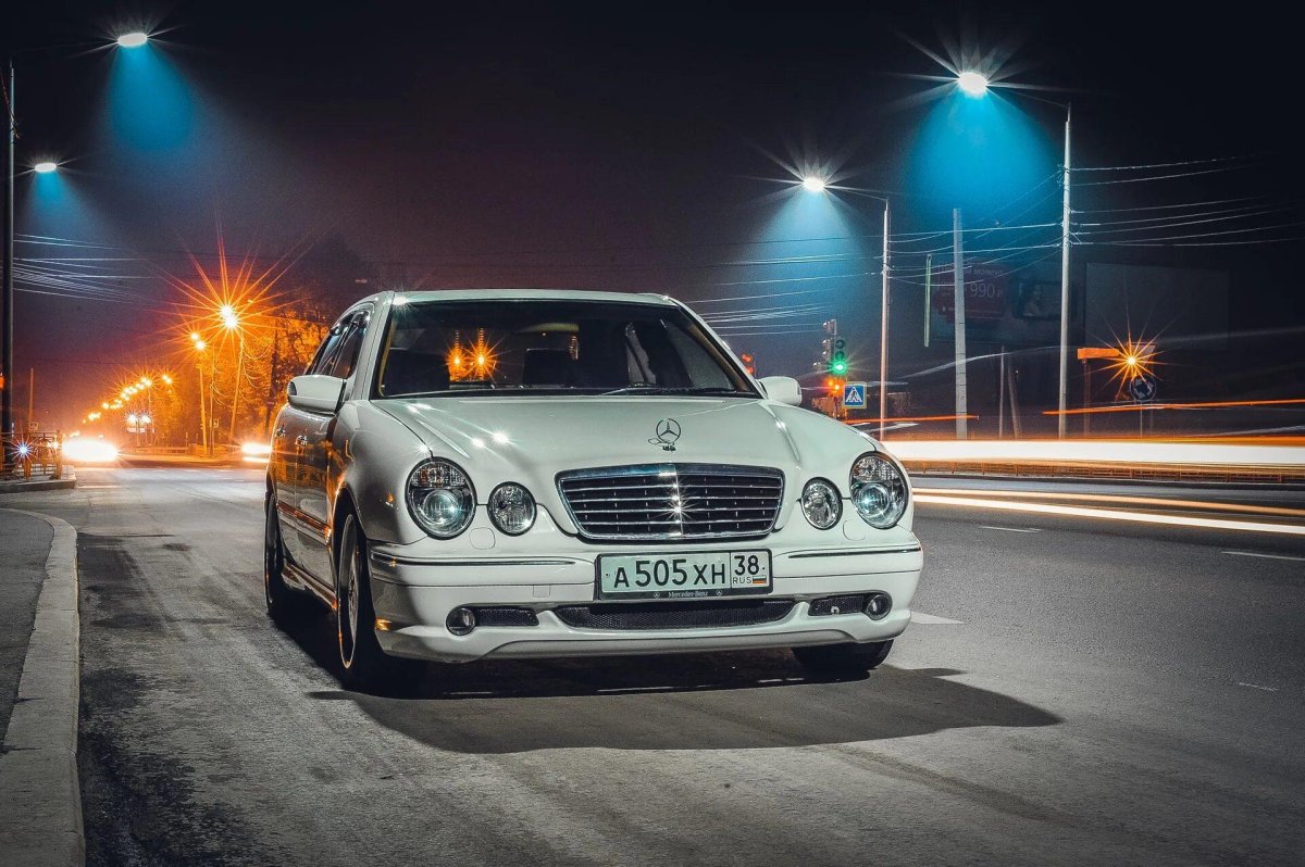 Мерседес е200 с круглыми фарами