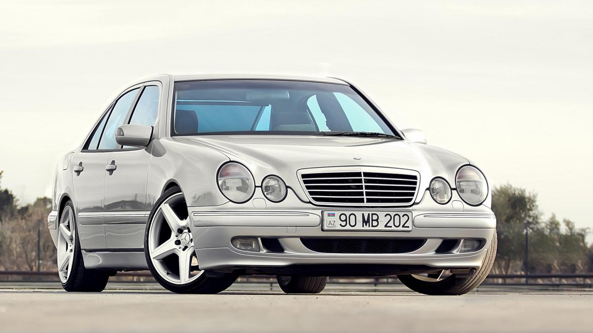 Мерседес Бенц 210