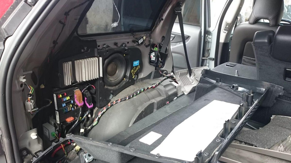 Сабвуфер Вольво хс90