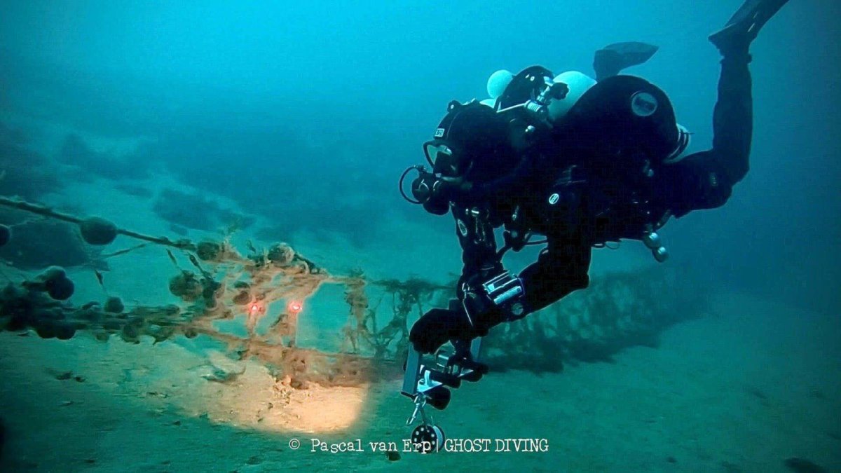 Ученые аквалангисты