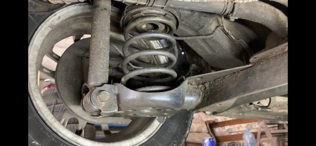 Задняя подвеска Киа Рио 3 скрип