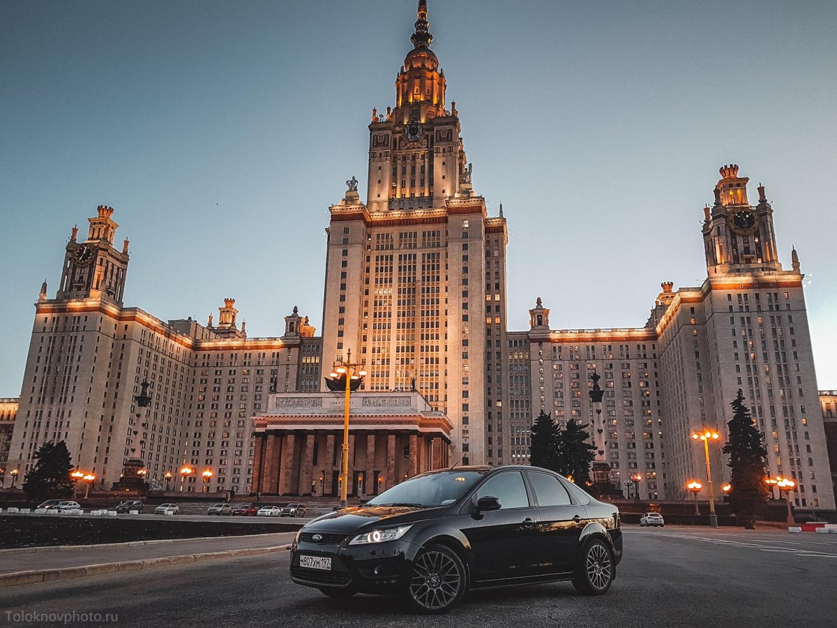 Азимут в Москве возле МГУ