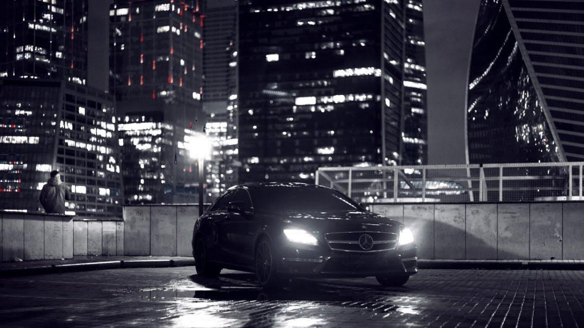 Мерседес АМГ С 63 В ночном городе