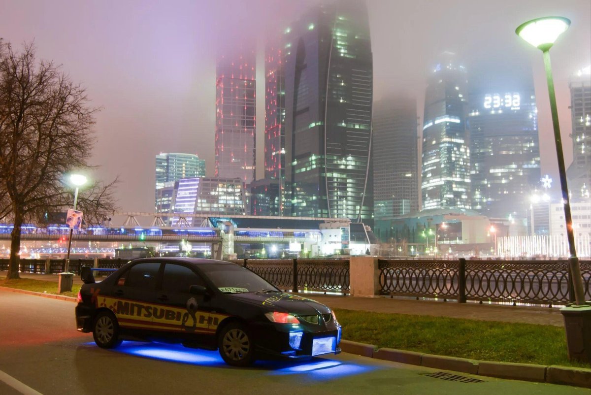 Автомобиль в городе