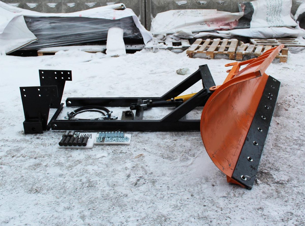 Трактор Беларусь с отвалом