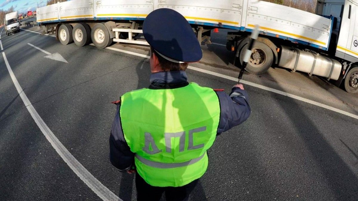 Гаишник грузовик