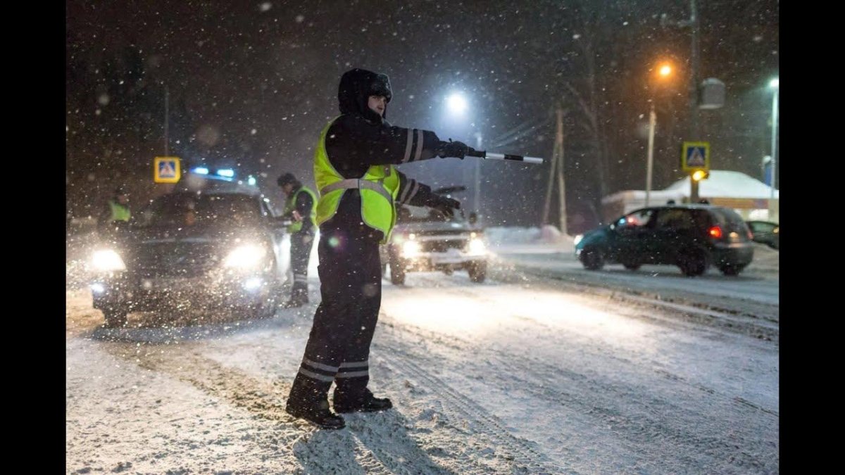 Сотрудник ГИБДД зимой