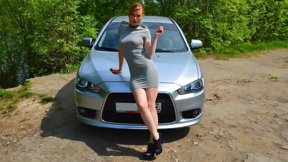 Лансер с девушкой