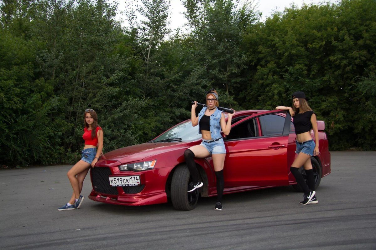 Мицубиси Лансер девушка