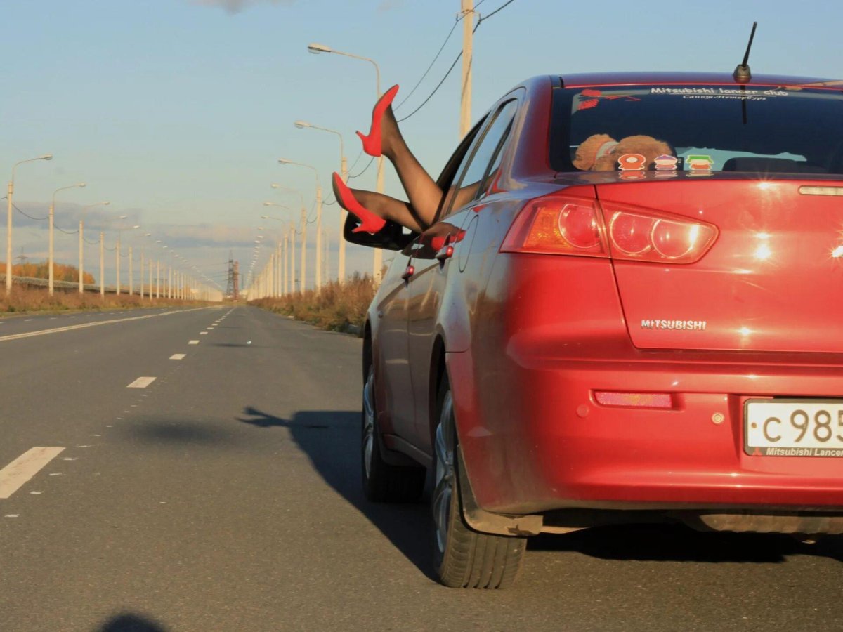 Lancer 10 и девушка