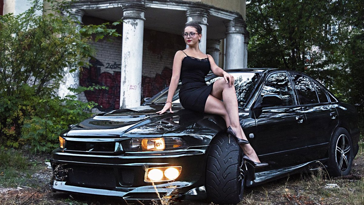 Митсубиси Галант 8 с девушками