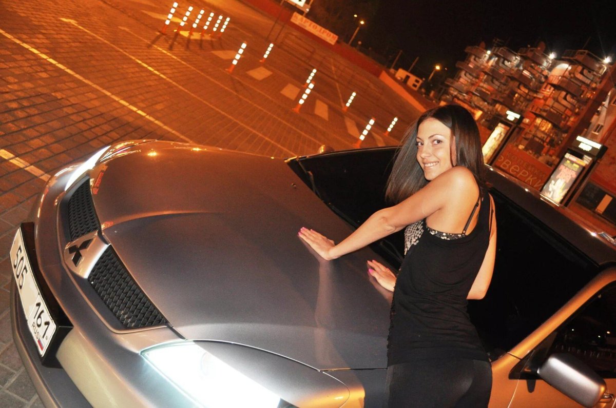 Лансер с девушкой