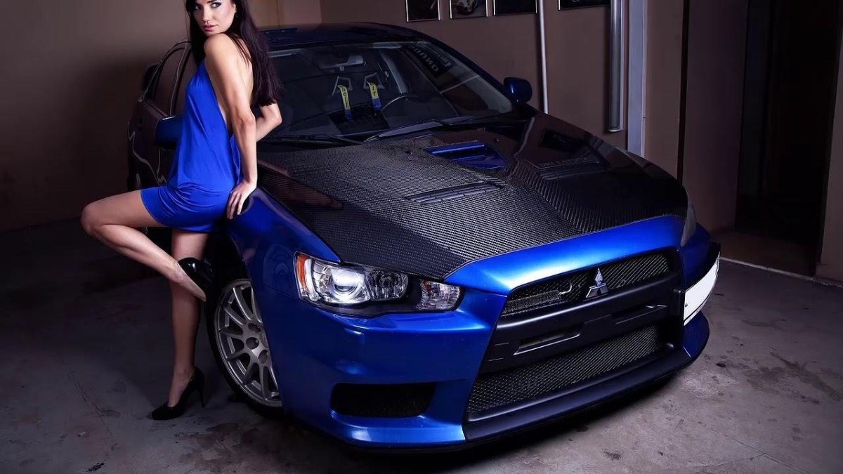 Девушки и Митсубиси Лансер 10