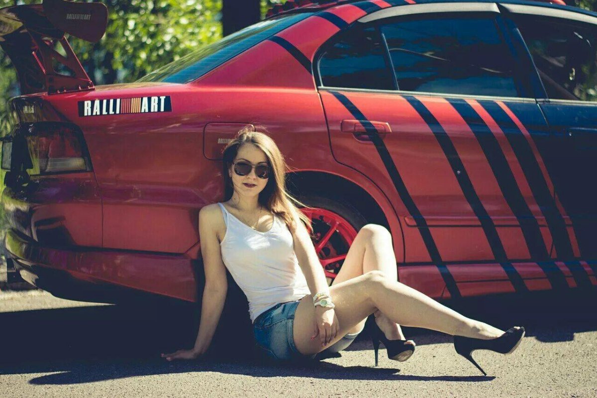 Митсубиси Галант 2024 с девчонками