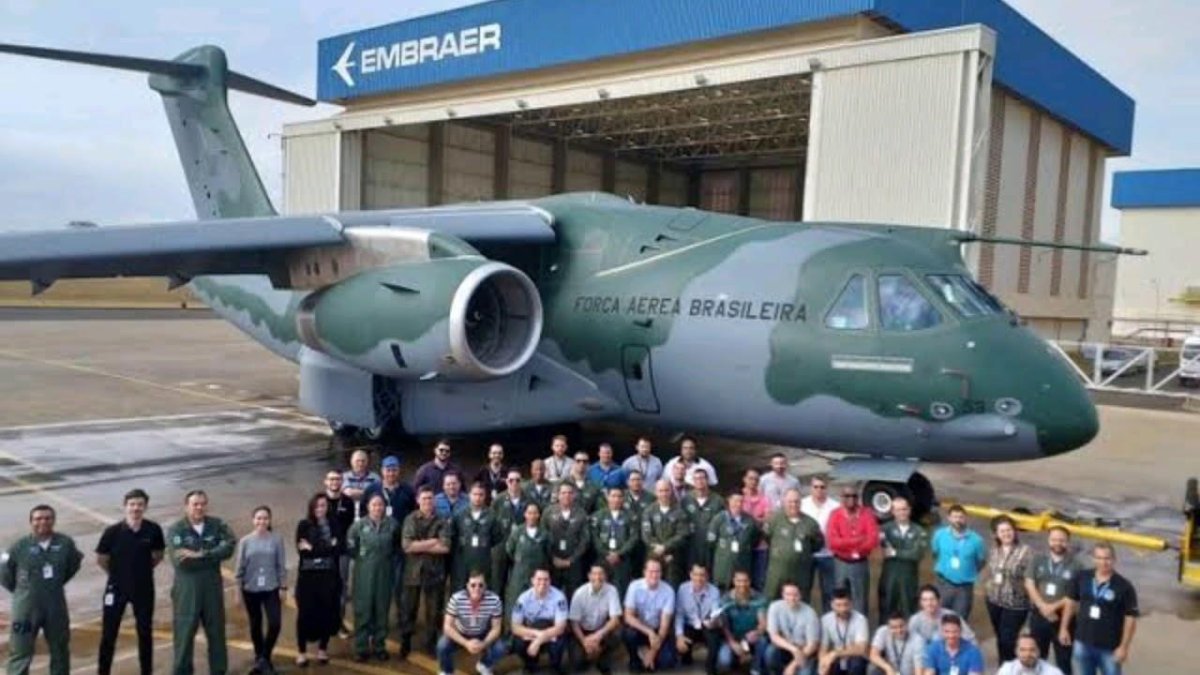 Самолет Embraer Kc-390