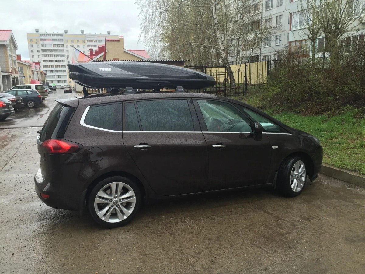 Опель Зафира с боксом на крыше