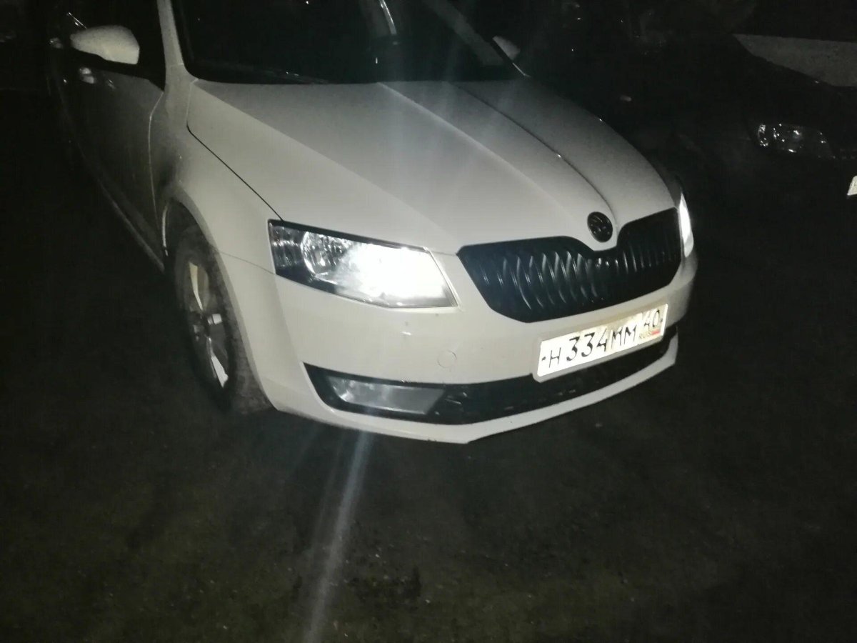 Октавия а7 белый свет галоген