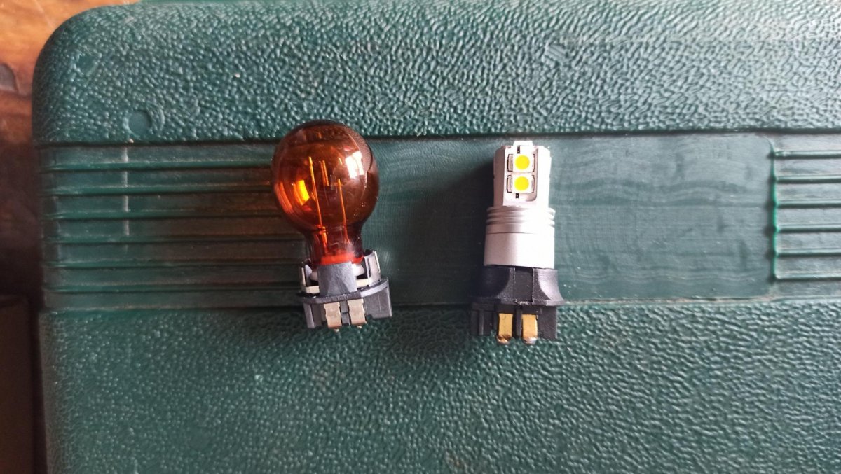 Лампа поворотника Шкода Октавия а7