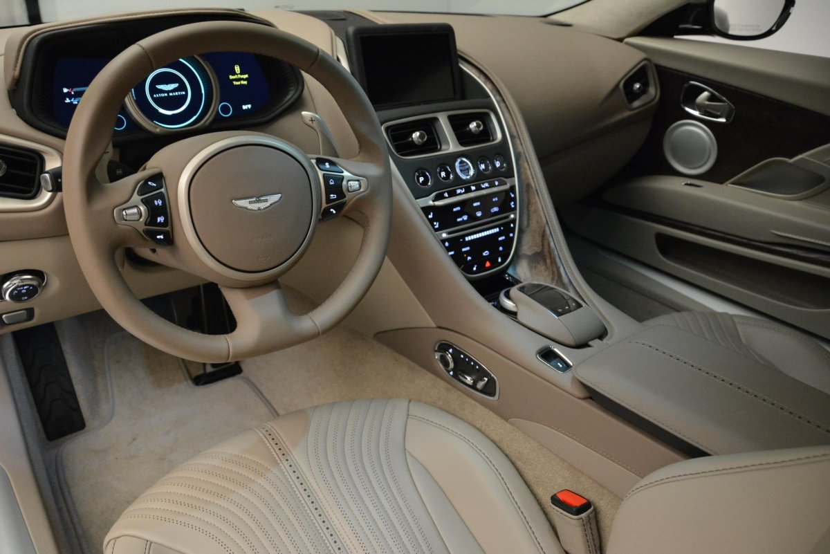 Aston Martin db11 салон