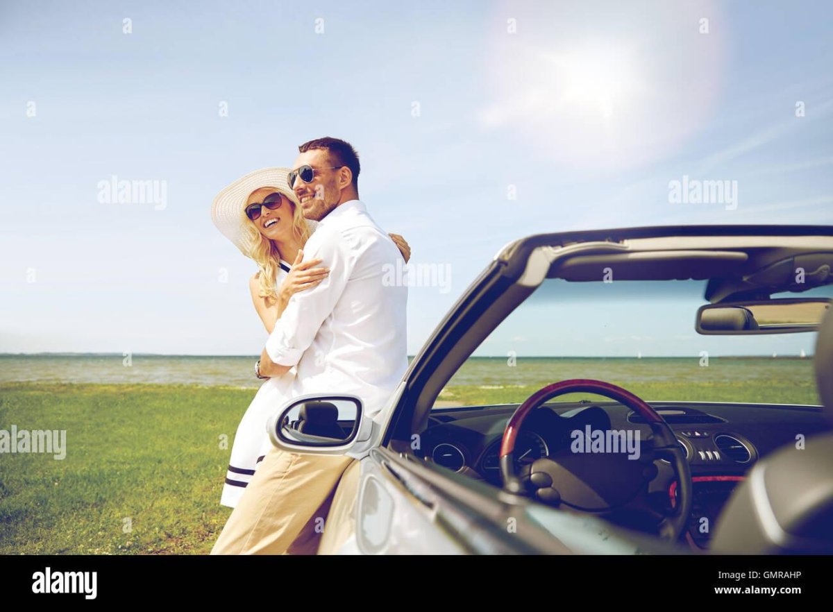 Фотосессия пары на кабриолете