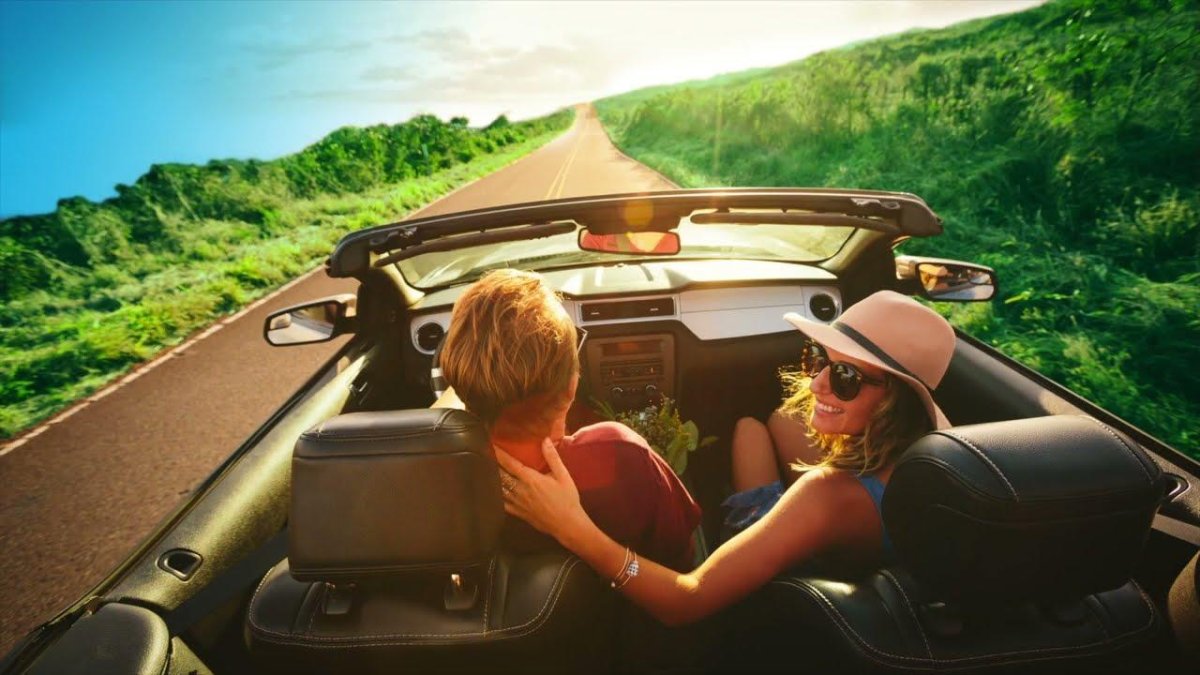 Девушка в кабриолете