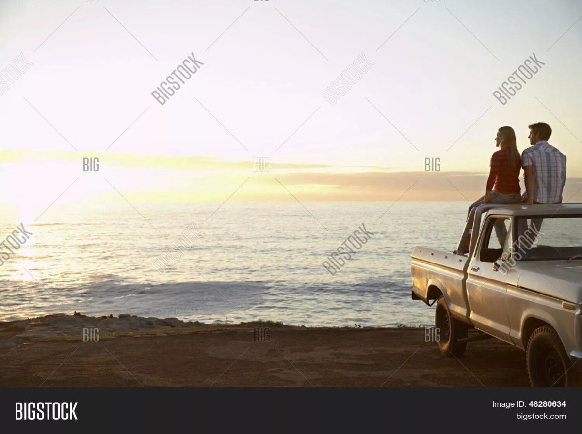 Автомобиль на побережье