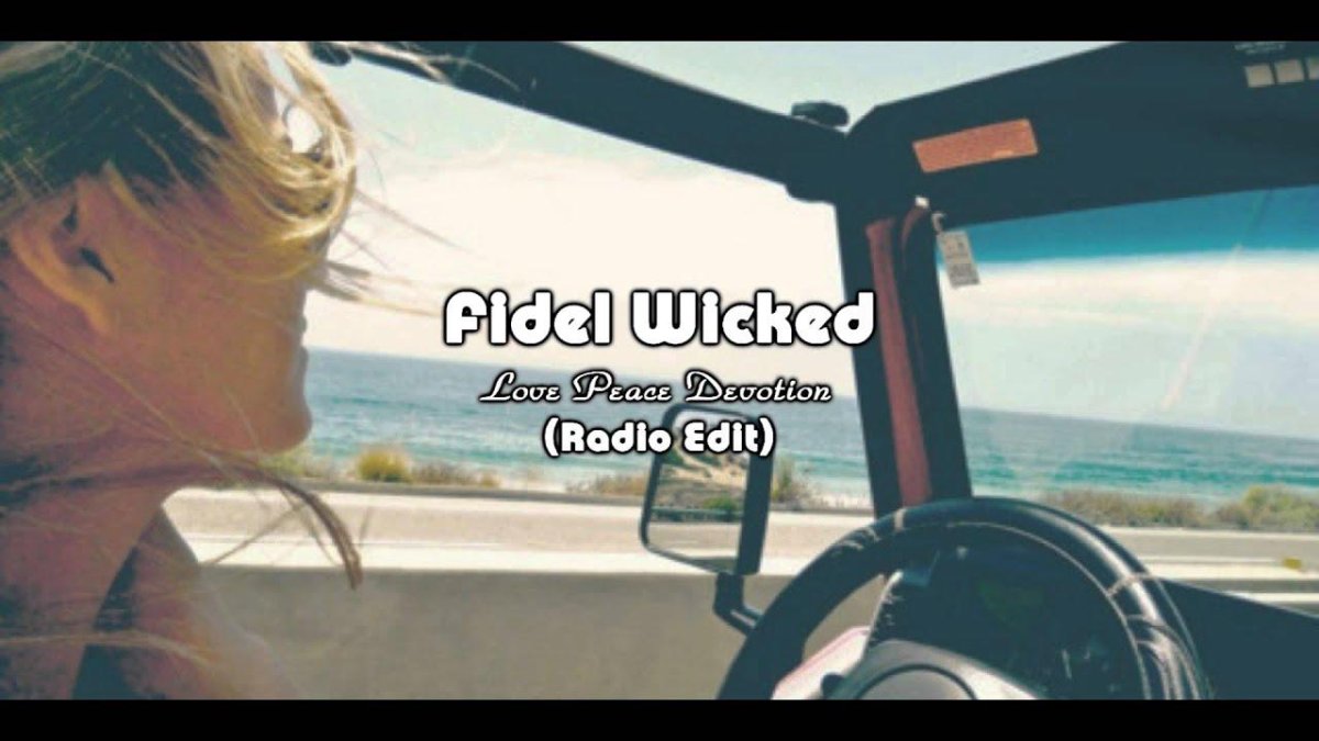 Блондинка в кабриолете