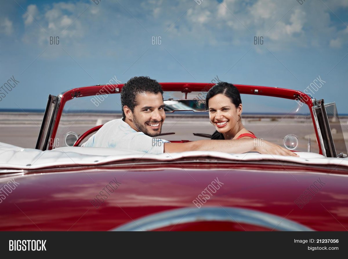 Мужчина в кабриолете