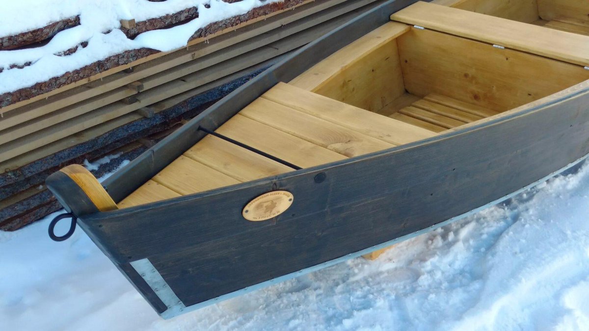 Лодка деревянная