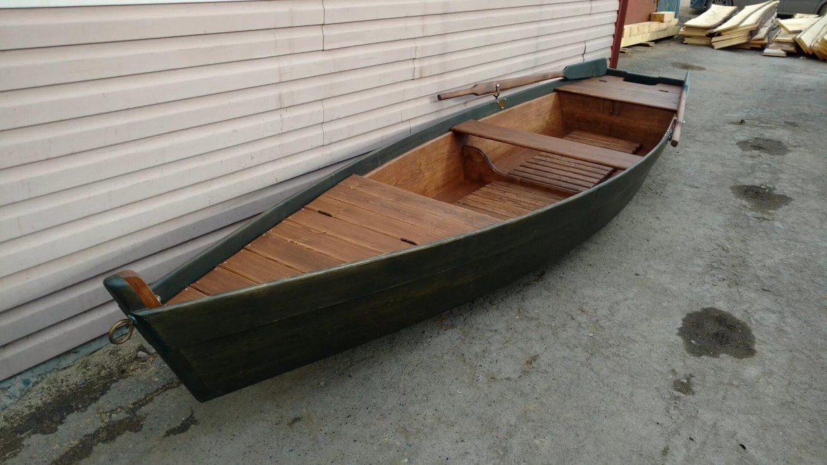 Борт деревянной лодки