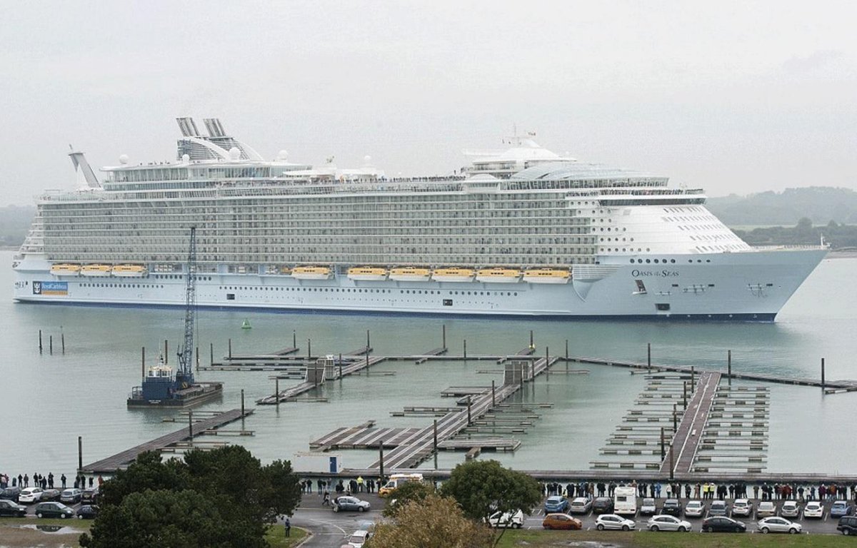 Лайнер Оазис морей