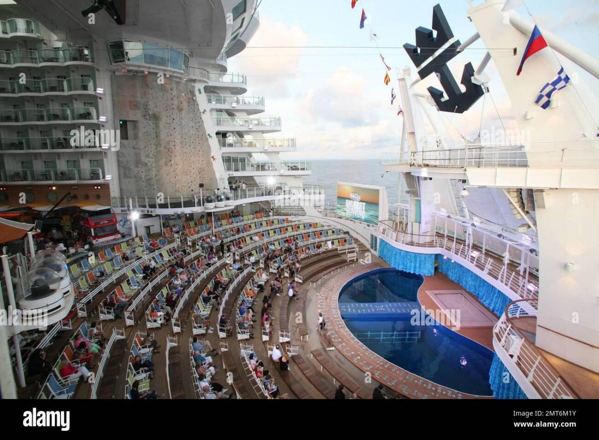 Корабль Оазис морей