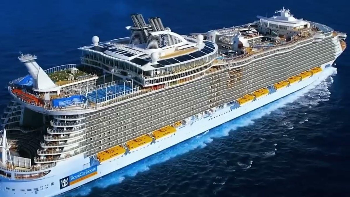 Круизный лайнер Oasis of the Seas