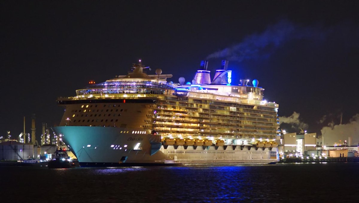 Корабль Оазис морей