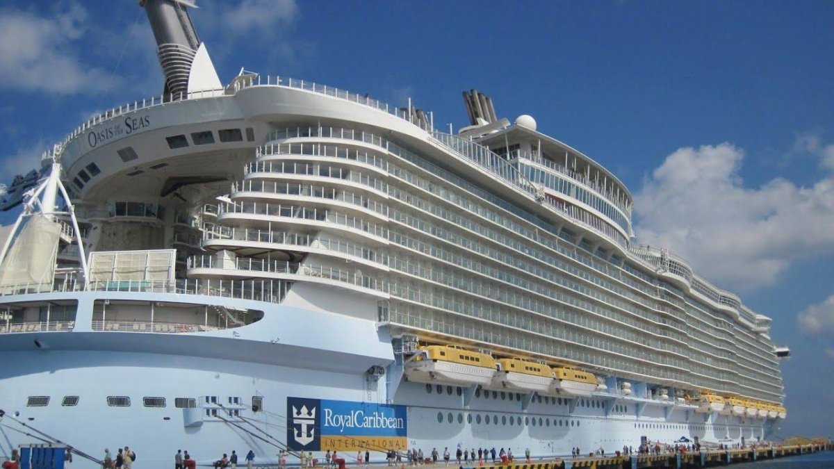 Круизный лайнер Oasis of the Seas