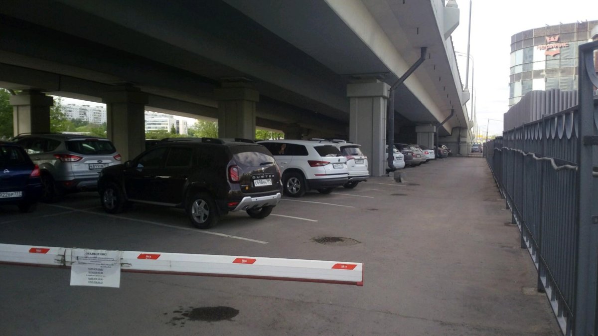 Парковка под Строгинским мостом