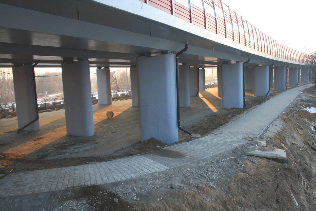 Пространство под мостом